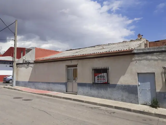 Casa en venta en Calle de Sevilla, 58, Villarrubia de los Ojos de 32.800 €